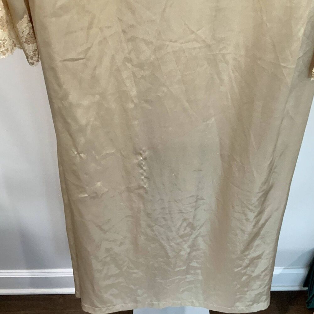 Vintage Victoria Secret Robe in Color Champagne w/Lace Trim Size M/L - Picture 10 of 14